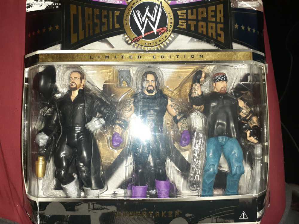 Funko Gloria Chase Edition: Modern Family X Pop! Tv Vinyl Figure & 1 Pop! Compatible Pet Plastic Graphical Protector Bundle #755 36451 B