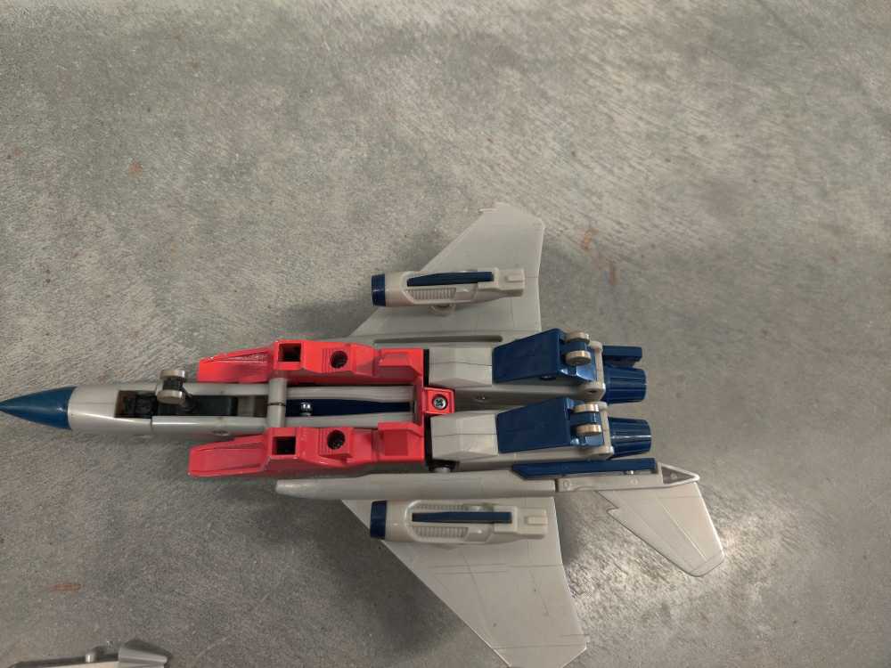 Starscream (Jet Mode) - Hasbro (Transformers G1) action figure collectible - Main Image 2