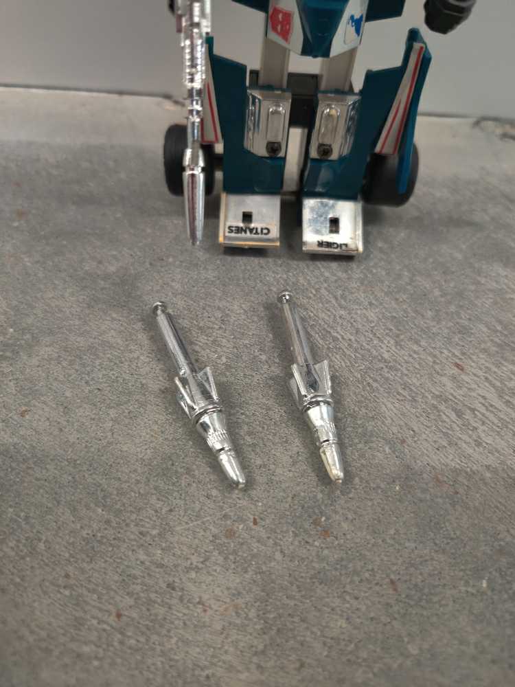 Mirage 1st Robot Mode 1984 Cars - Hasbro (1984) action figure collectible - Main Image 3