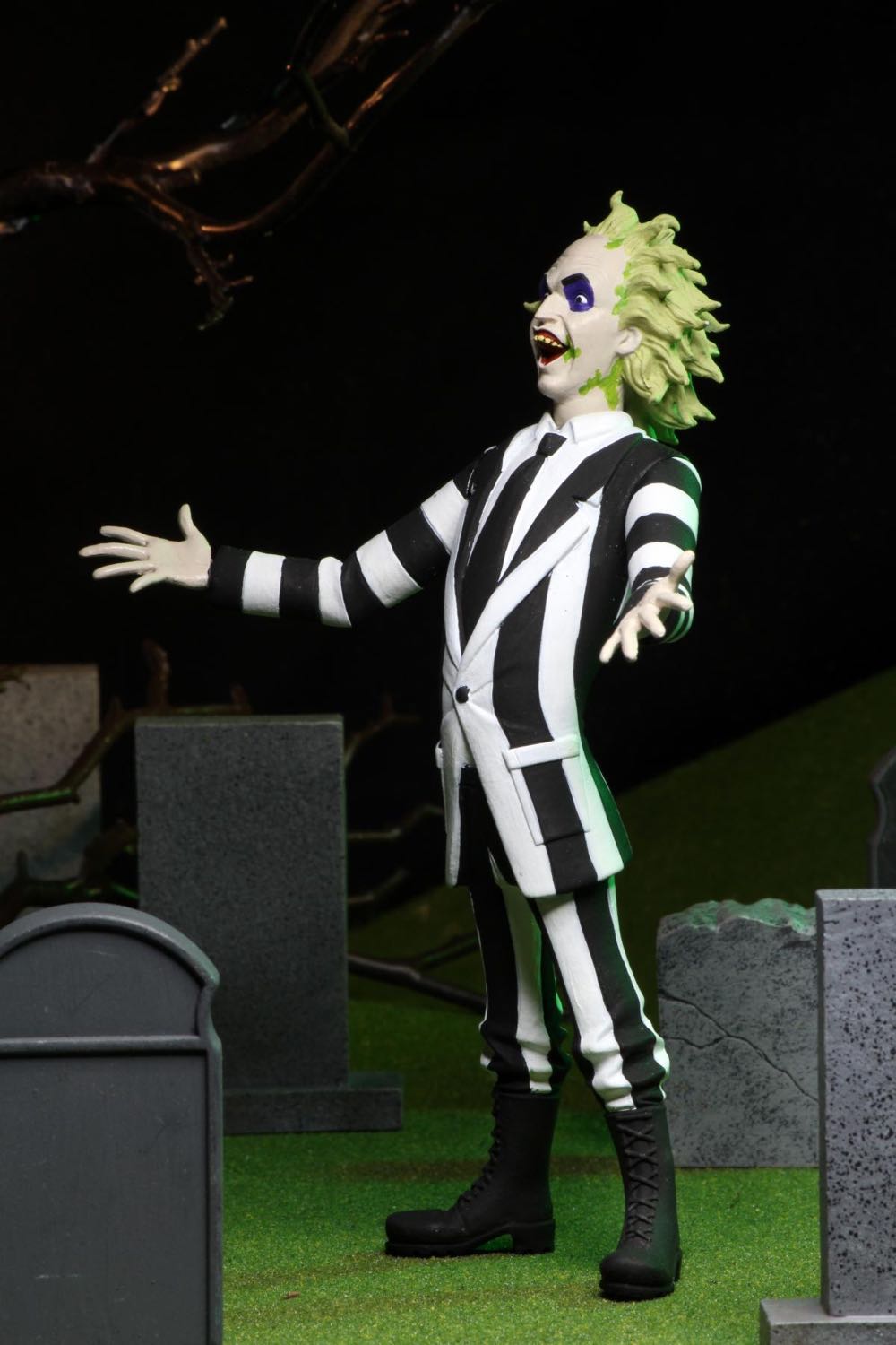 Toony Terrors: Beetlejuice - Neca (Beetlejuice) action figure collectible [Barcode 634482607213] - Main Image 3
