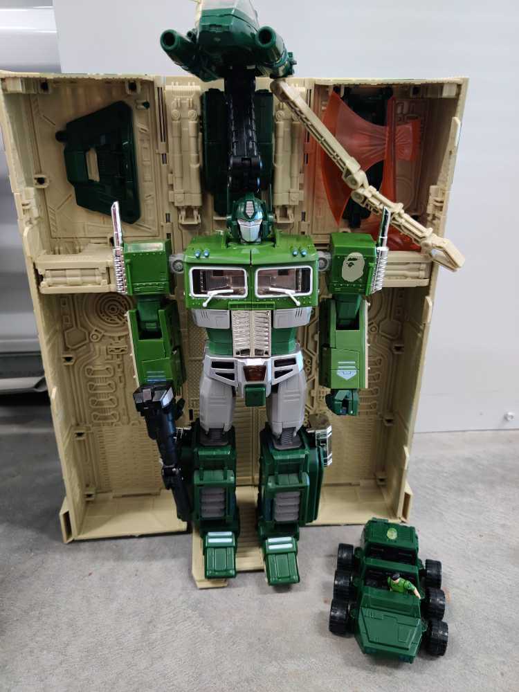 Optimus Prime MP-10A (Bape Green) Truck Mode - Takara Tomy (Masterpiece MP-10 Collection) action figure collectible - Main Image 2