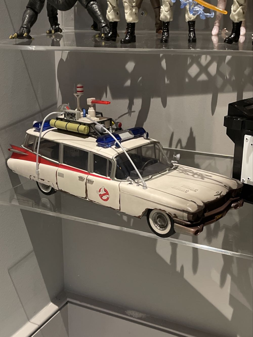 GB: ECTO-1 - Hasbro (Plasma Series) action figure collectible - Main Image 2