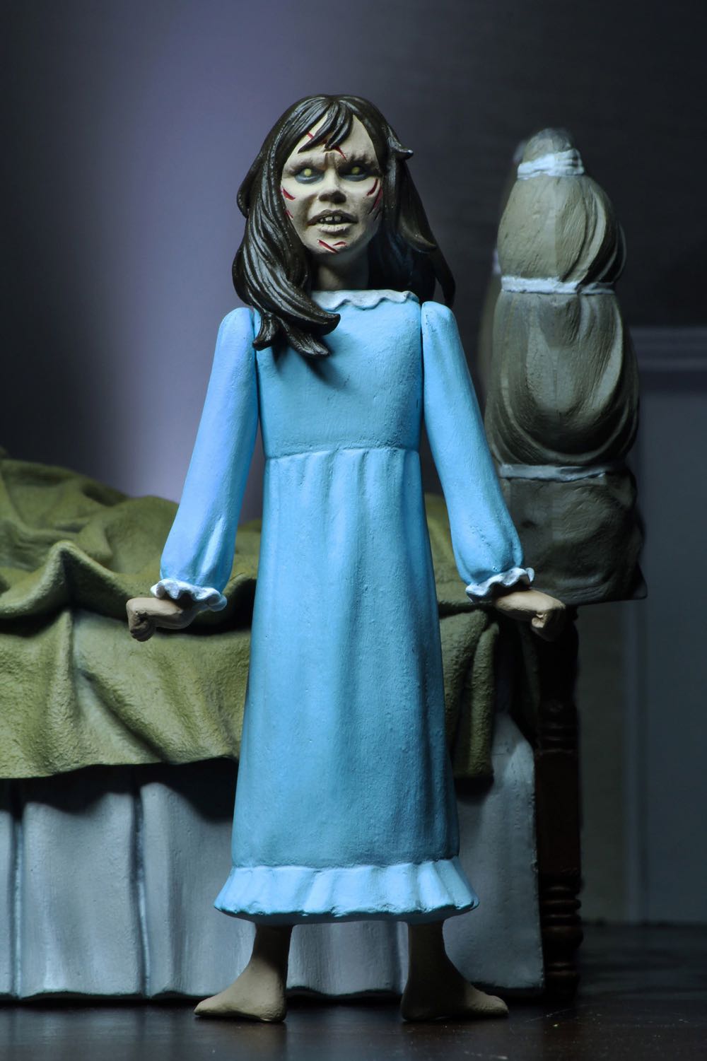 Toony Terrors Exorcist Regan 6” Action Figure - Neca (The Exorcist) action figure collectible [Barcode 634482607251] - Main Image 3