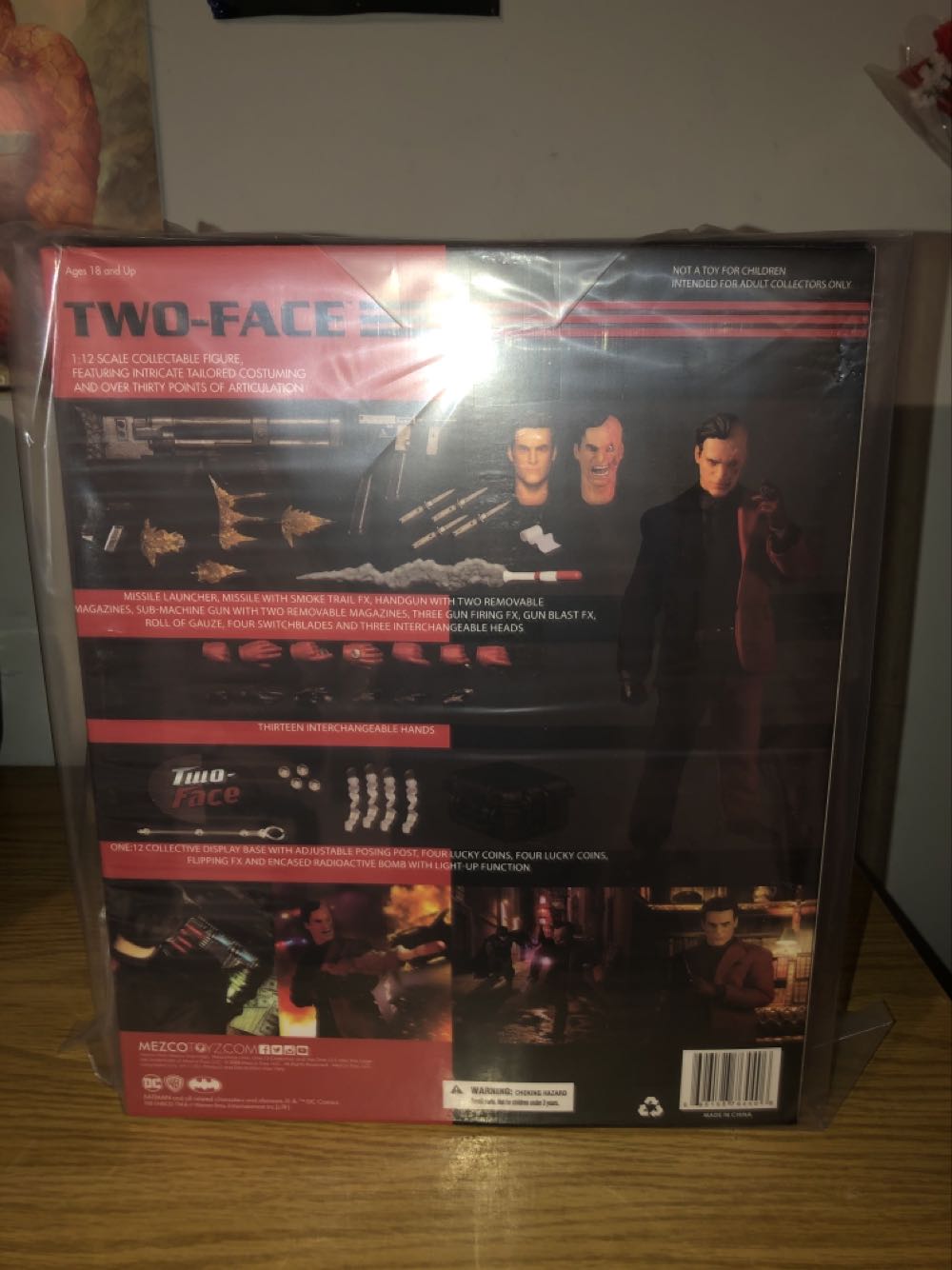 Mezco One:12 Collective - DC Universe: Two-Face 6” Action Figure - Mezco Toyz (One:12 Collective - DC Universe) action figure collectible - Main Image 2