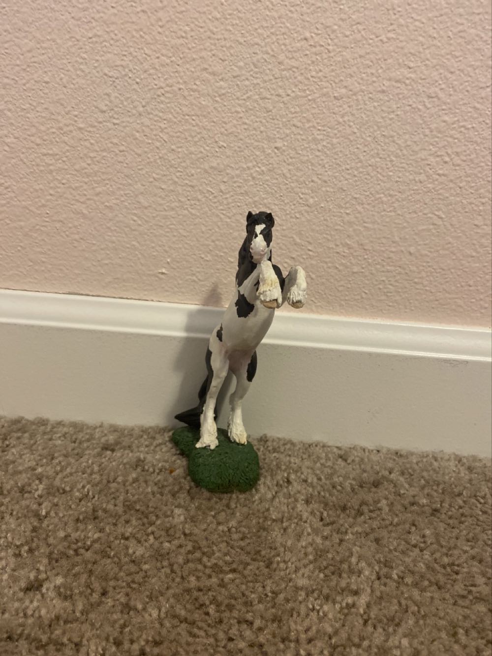 Gypsy vanner resin - ST she moves in silence AKA chess   action figure collectible - Main Image 2