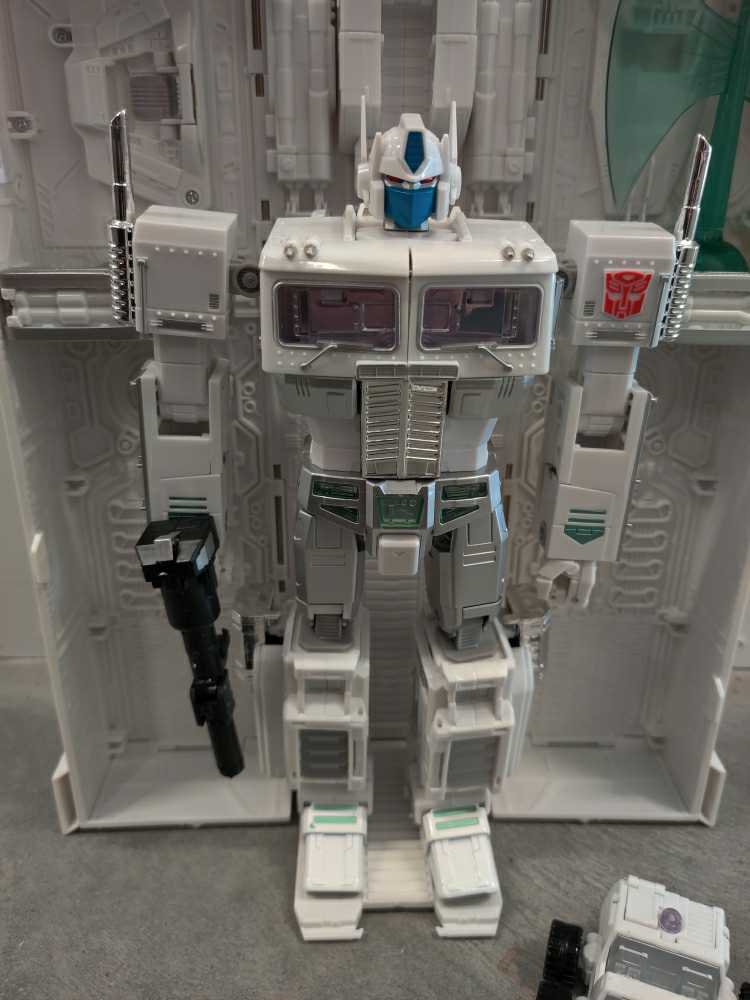 Ultra Magnus MP-10U - Unknown (Masterpiece MP-10 Collection) action figure collectible - Main Image 2