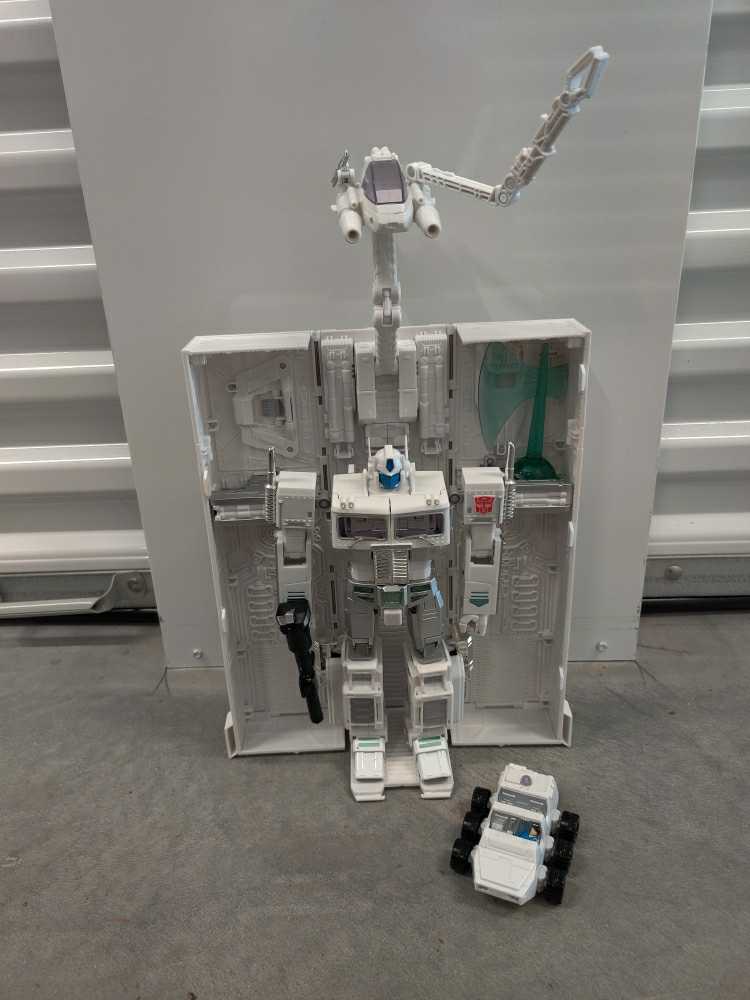 Ultra Magnus MP-10U - Unknown (Masterpiece MP-10 Collection) action figure collectible - Main Image 3