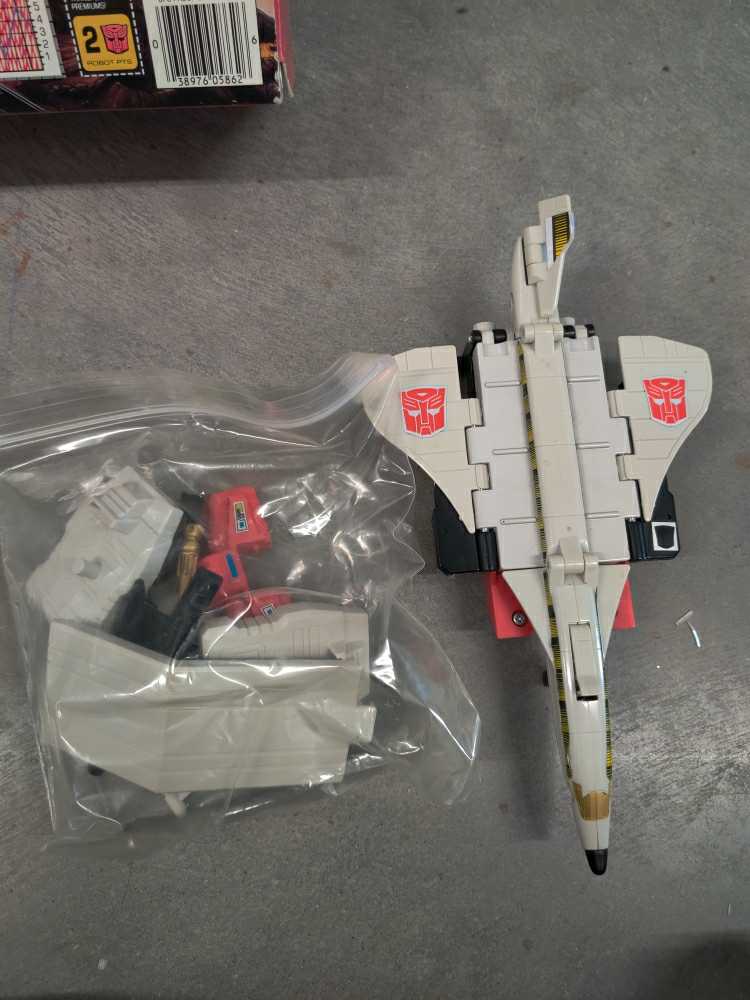 Silver Bolt - Deluxe Class - Hasbro (1985) action figure collectible [Barcode 038976058626] - Main Image 3