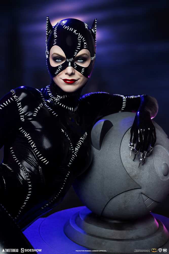 Catwoman, Batman Returns Maquette - Tweeterhead (Batman Returns (1989)) action figure collectible - Main Image 3