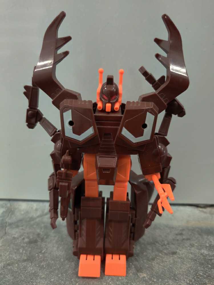 Chop Shop 2nd (Broken Leg) Project Deluxe Insecticon  - Hasbro (1985) action figure collectible - Main Image 2