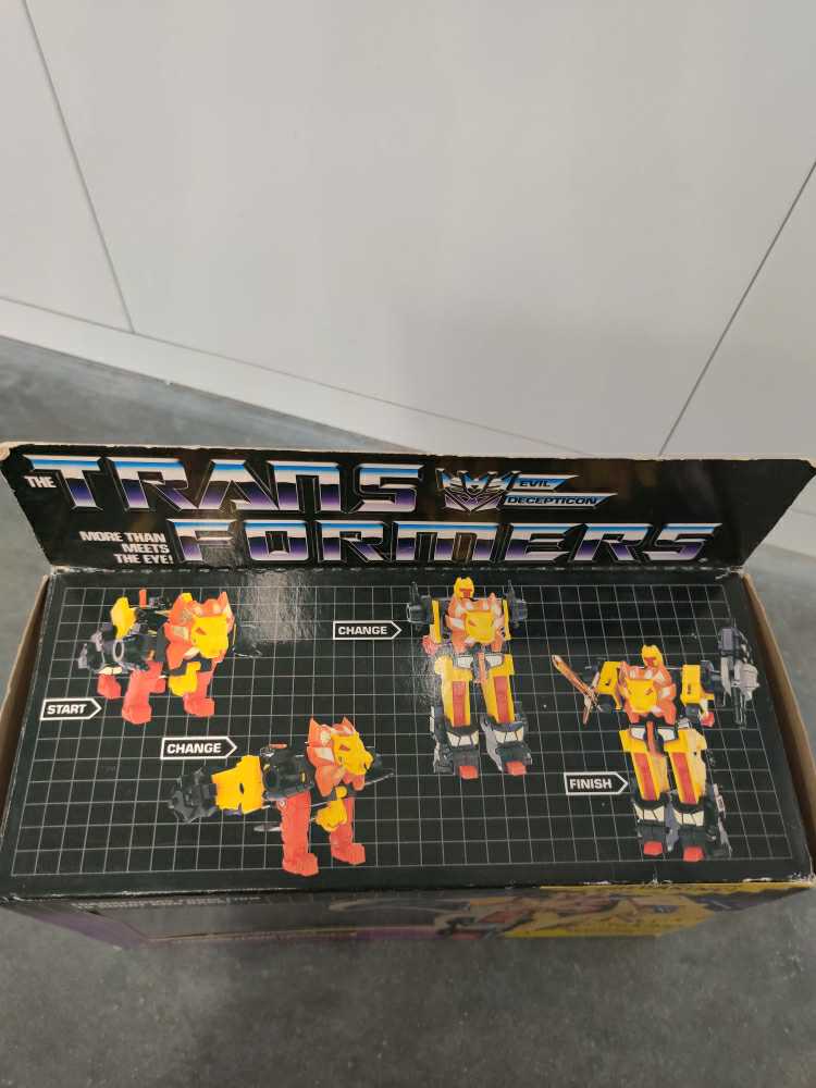 Transformers G1 Razorclaw Predacon Predaking - Hasbro (Generation 1) action figure collectible [Barcode 038976059609] - Main Image 3