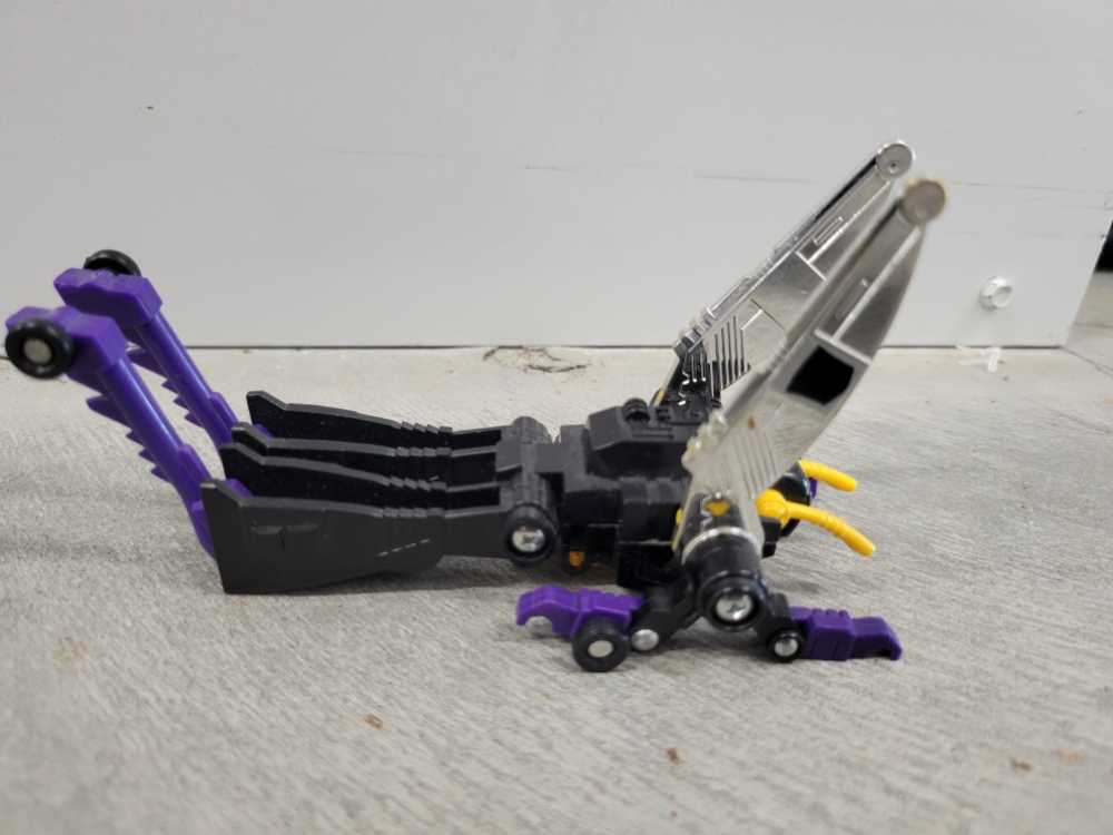 Kickback 3rd (Insect Mode) Insecticon  - Hasbro (1985) action figure collectible - Main Image 2