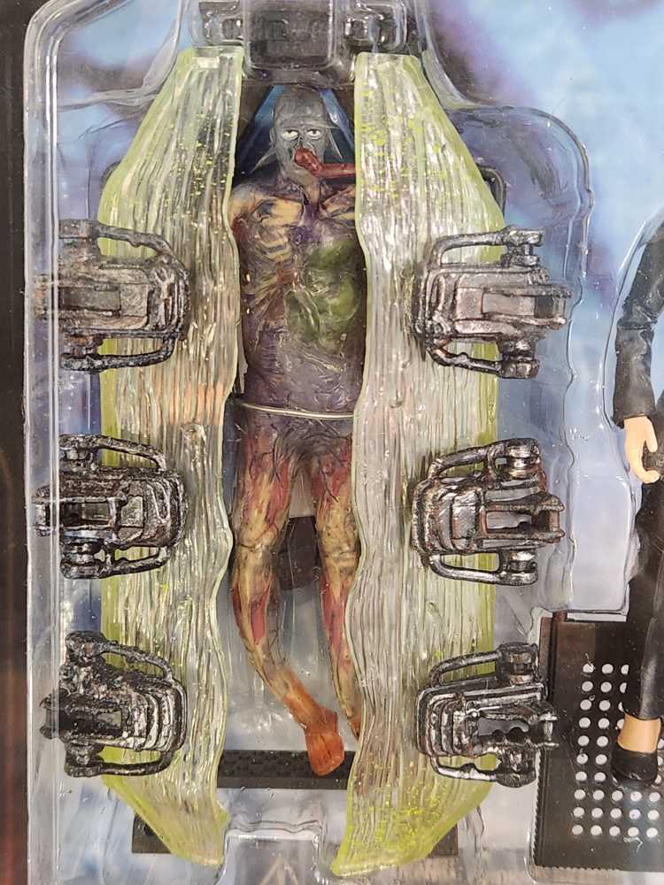 Dana Scully, Agent - Mcfarlene Toys (The X-files) action figure collectible [Barcode 787926161021] - Main Image 4