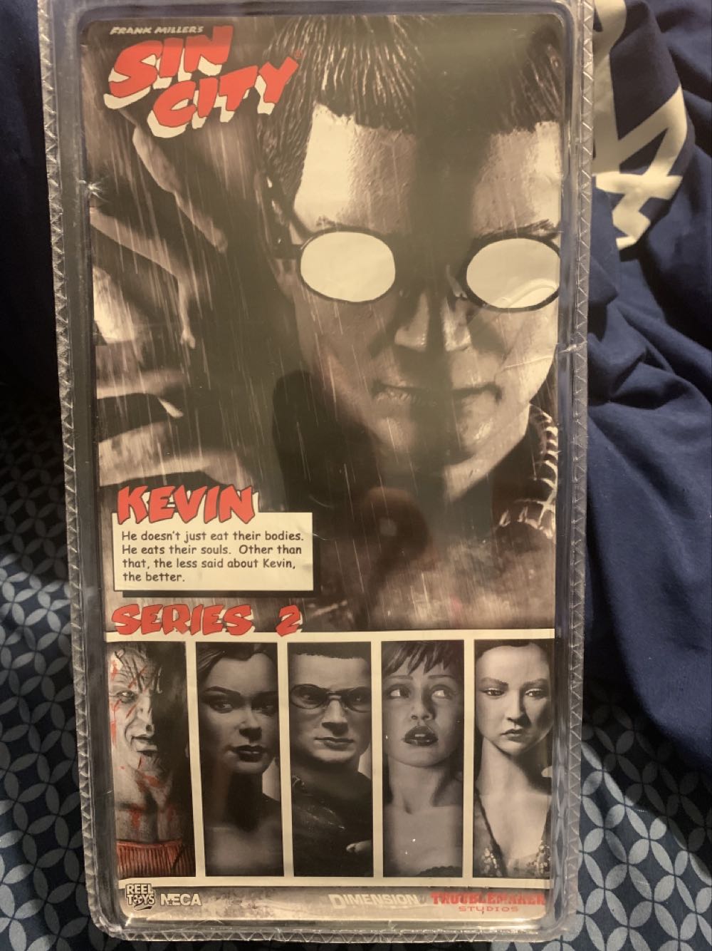 Sin City: Kevin With Victim Head - Neca action figure collectible [Barcode 634482332757] - Main Image 2