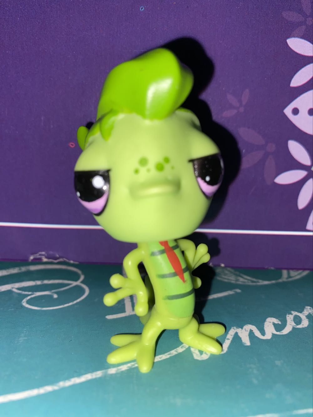 Iguana Standing  action figure collectible - Main Image 1