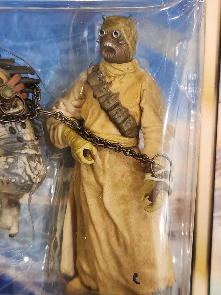 Tusken Raider w/ Massiff - Hasbro (Star Wars - Saga) action figure collectible [Barcode 076930849149] - Main Image 3