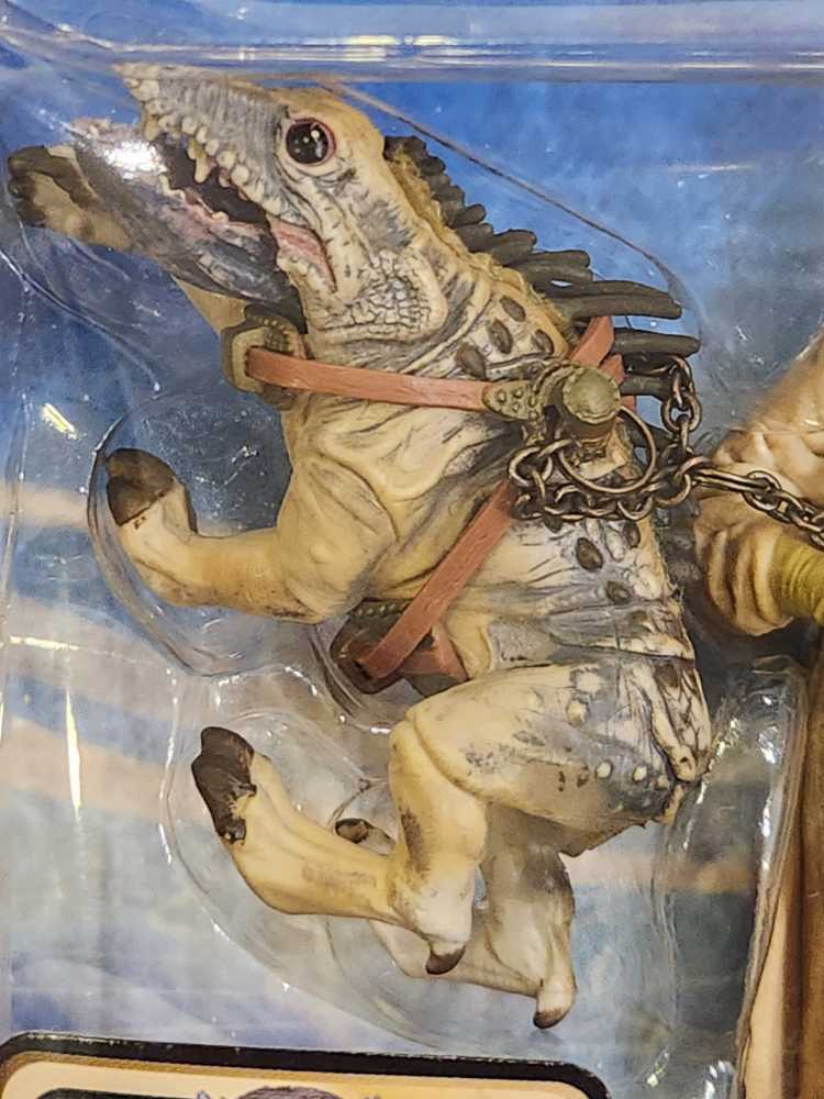 Tusken Raider w/ Massiff - Hasbro (Star Wars - Saga) action figure collectible [Barcode 076930849149] - Main Image 4