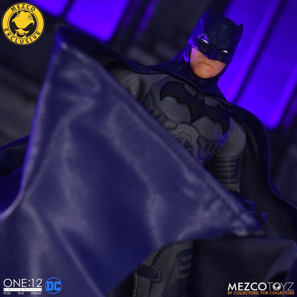 Supreme Knight Darkest Dawn Edition - Mezco Toyz action figure collectible [Barcode 696198774634] - Main Image 4