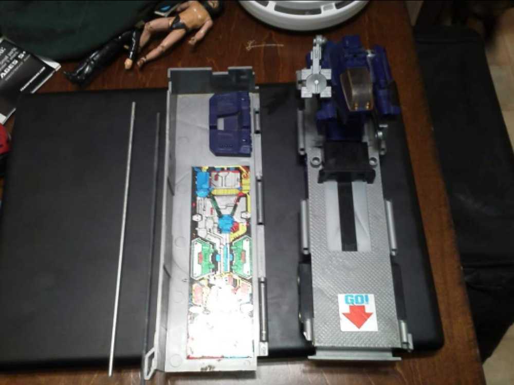 Optimus Prime (Original 1985) - Hasbro (Transformers Parts) action figure collectible - Main Image 4