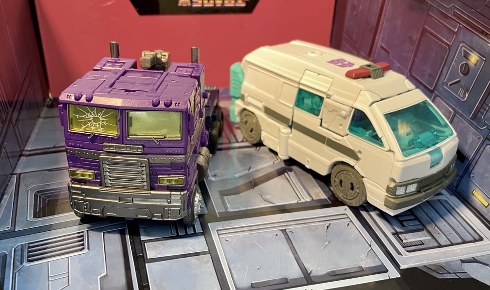 GS-17 Optimus & Ratchet Shattered Glass - Hasbro / Takara Tomy (Generations Selects: Earthrise) action figure collectible [Barcode 5010993800612] - Main Image 4