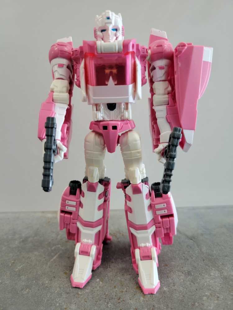 Arcee With Leinad And Ultra Magnus NYCC 2017 Hascon - Hasbro (Titans Return) action figure collectible - Main Image 2