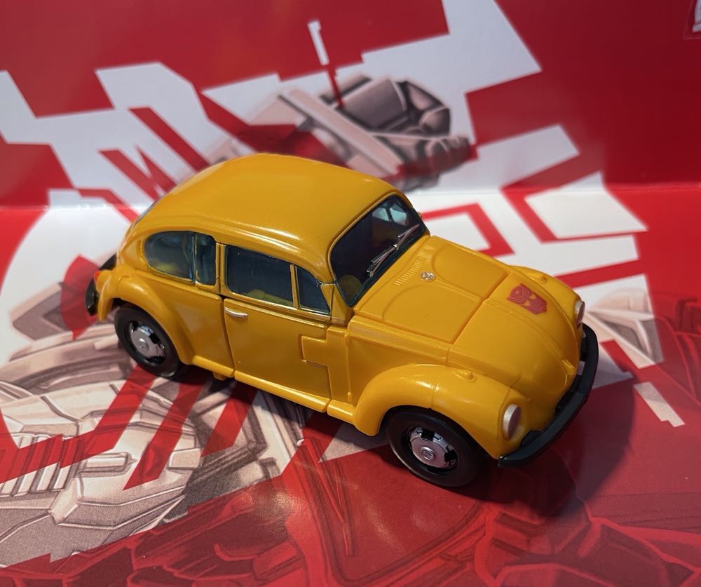 Bumblebee - Hasbro (Transformers Earthrise) action figure collectible - Main Image 2