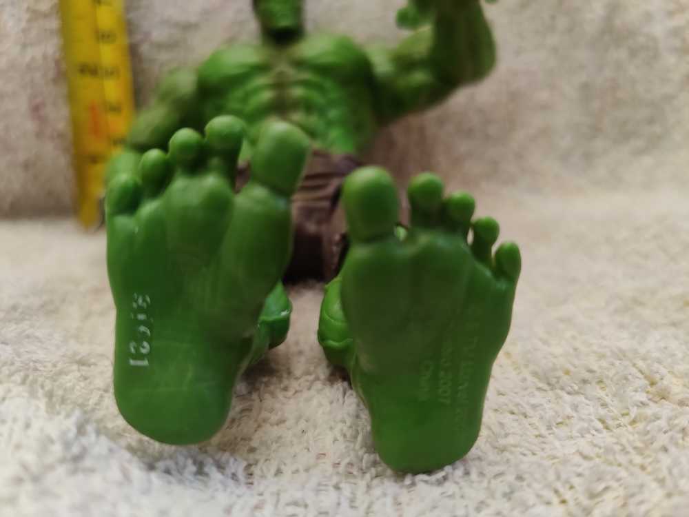 The Hulk  action figure collectible - Main Image 4