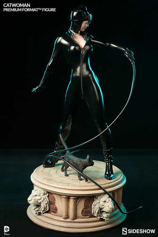 Catwoman, DC Comics Premium Format (1:4) - Sideshow Collectibles (DC Comics) action figure collectible - Main Image 4