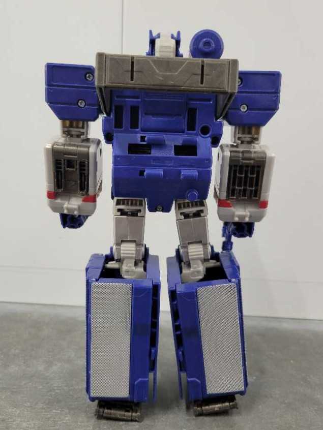 Soundwave & Soundblaster Robot Mode - Hasbro (Titans Return) action figure collectible - Main Image 4