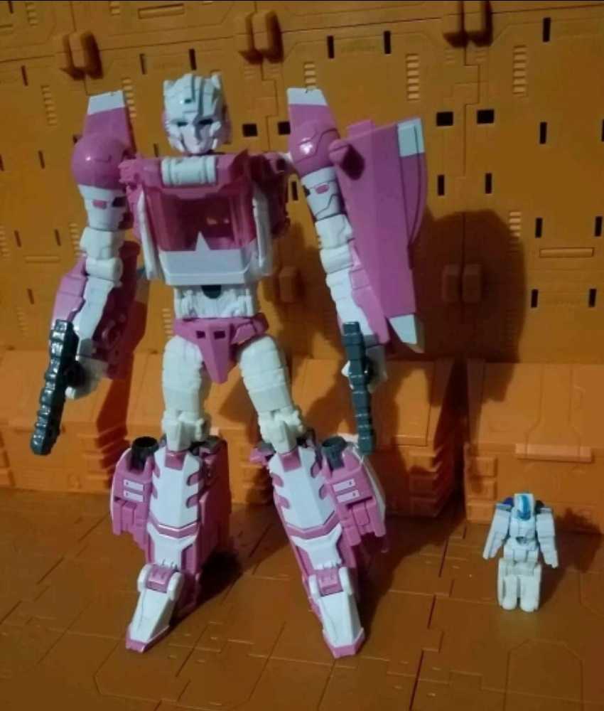 Ultra Magnus  - Hasbro (Titans Return) action figure collectible - Main Image 4