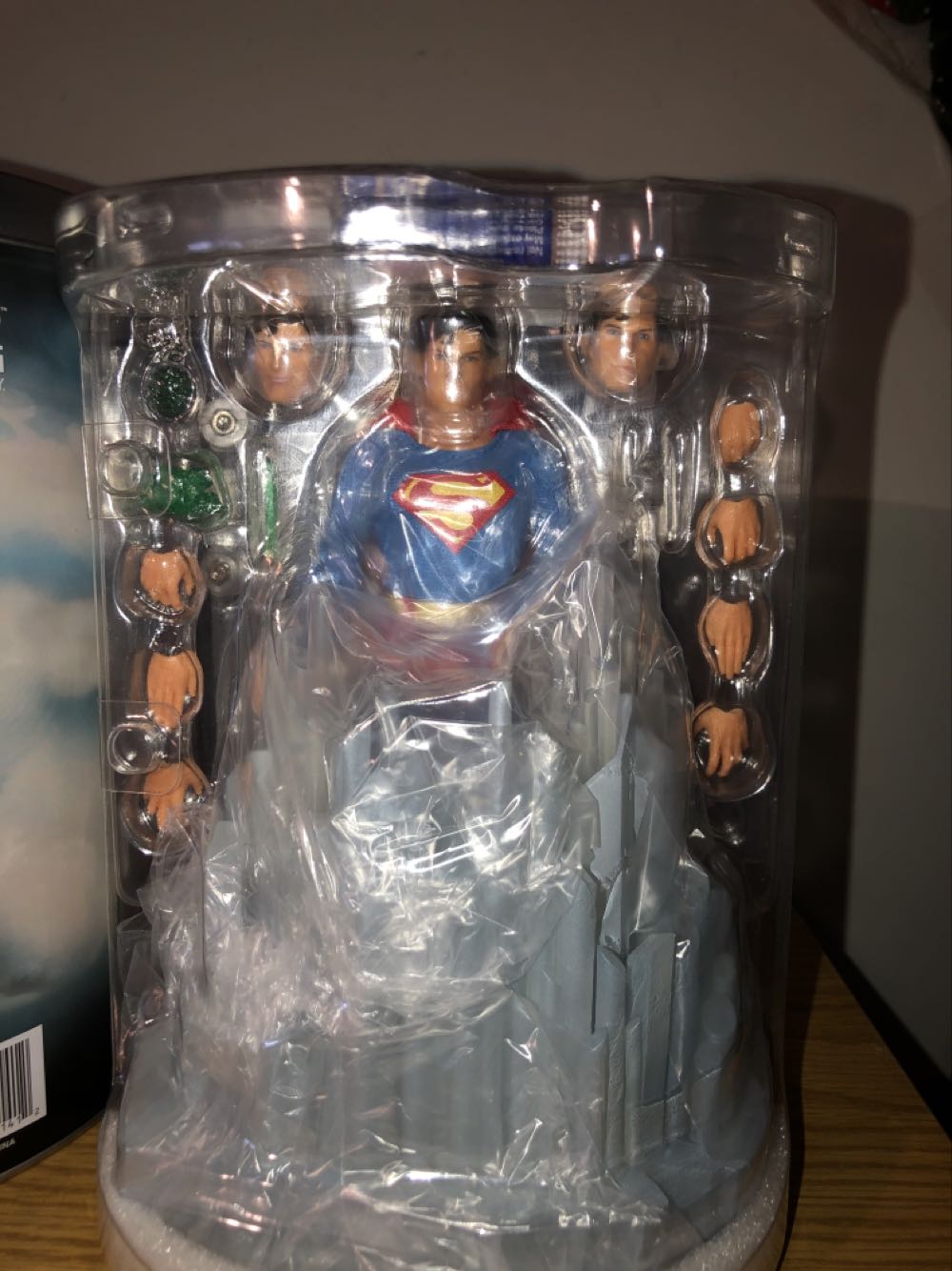 Mezco Dc Superman Reeves Exclusive - One:12 Collective By Mezco Toyz action figure collectible - Main Image 3