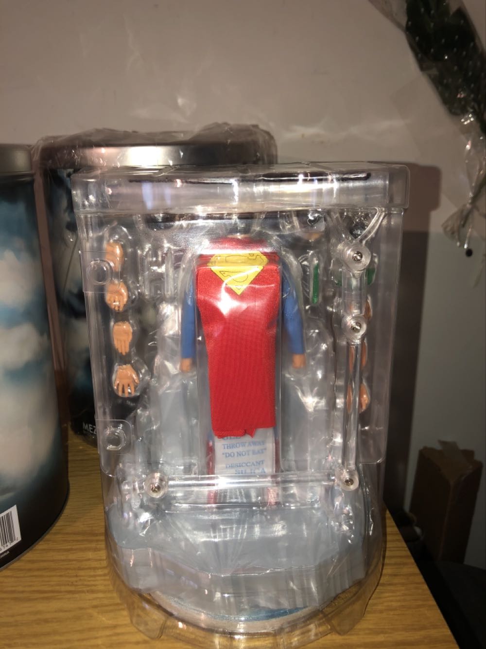 Mezco Dc Superman Reeves Exclusive - One:12 Collective By Mezco Toyz action figure collectible - Main Image 4