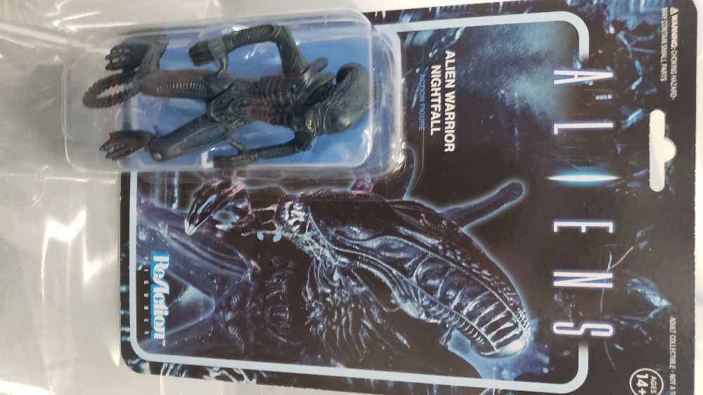 Aliens: Xenomorph Alien Warrior (Nightfall) - Super7 (Aliens) action figure collectible [Barcode 840049800120] - Main Image 2