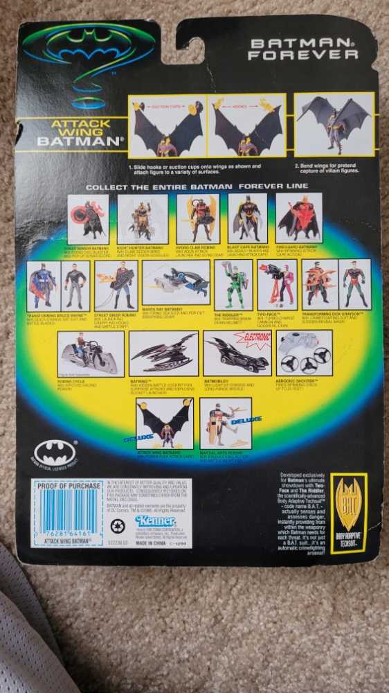 Deluxe Attack Wing Batman with Power-Flex Cape - Kenner (Batman Forever) action figure collectible [Barcode 16228641] - Main Image 2