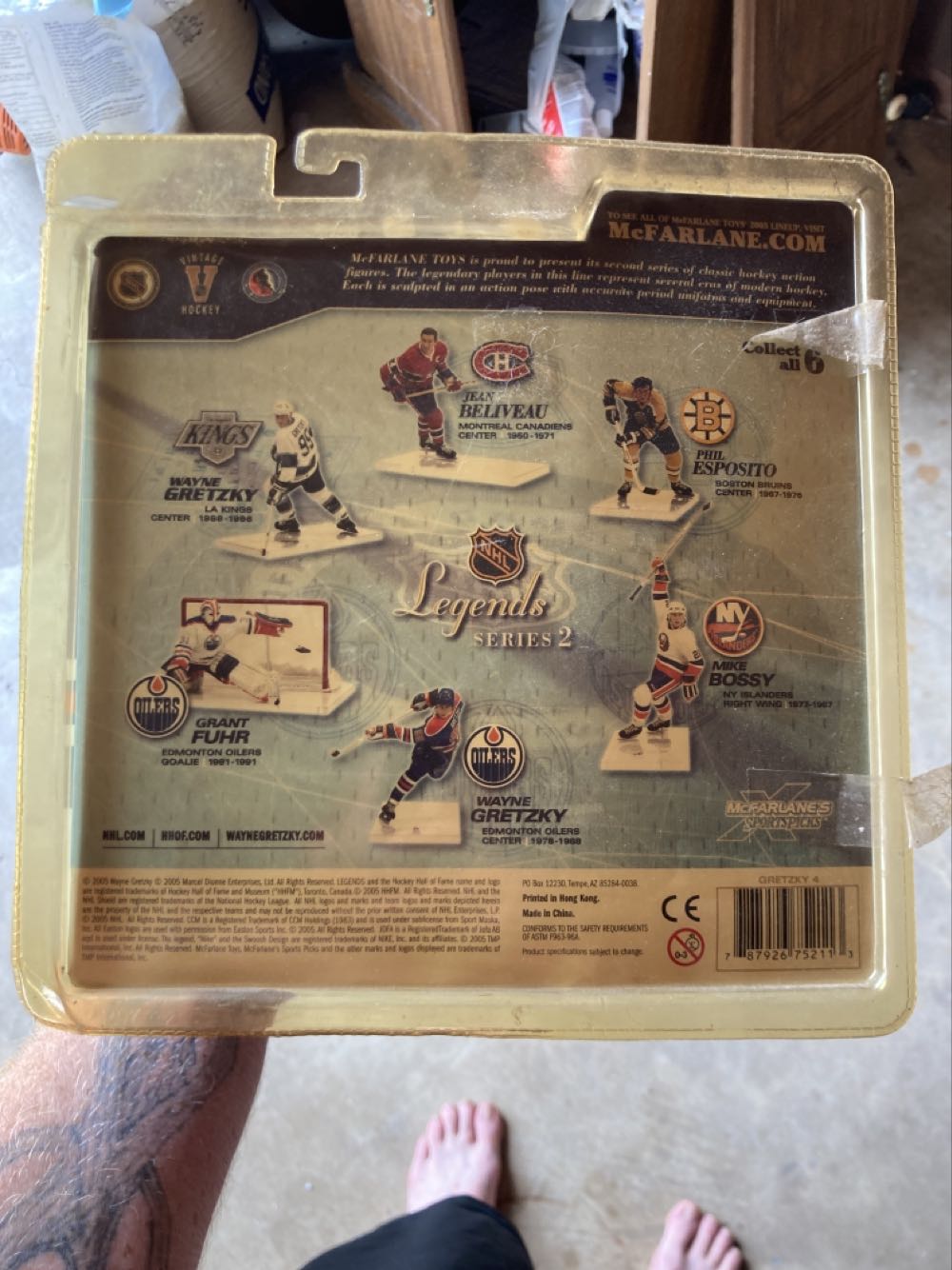 Wayne Gretzky (blue) - McFarlane Toys action figure collectible [Barcode 787926752113] - Main Image 2