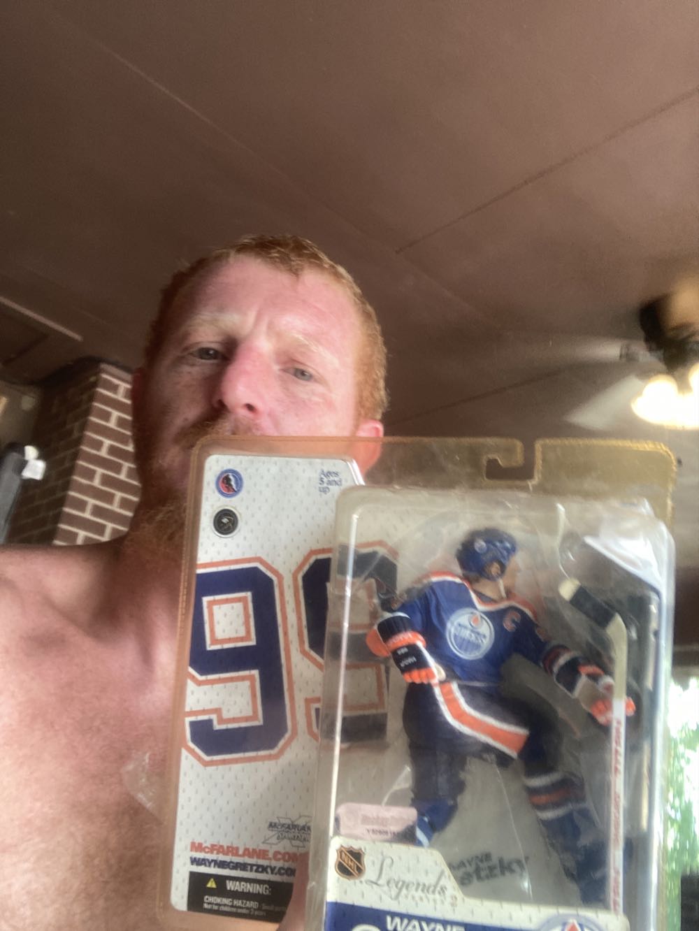 Wayne Gretzky (blue) - McFarlane Toys action figure collectible [Barcode 787926752113] - Main Image 4