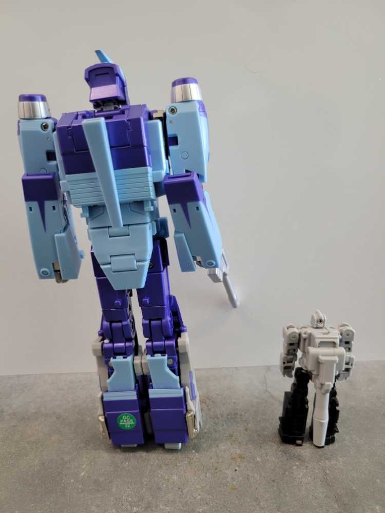 Blurr FT-39 (Jabber) - Fans Toys (Masterpiece 1986) action figure collectible - Main Image 3