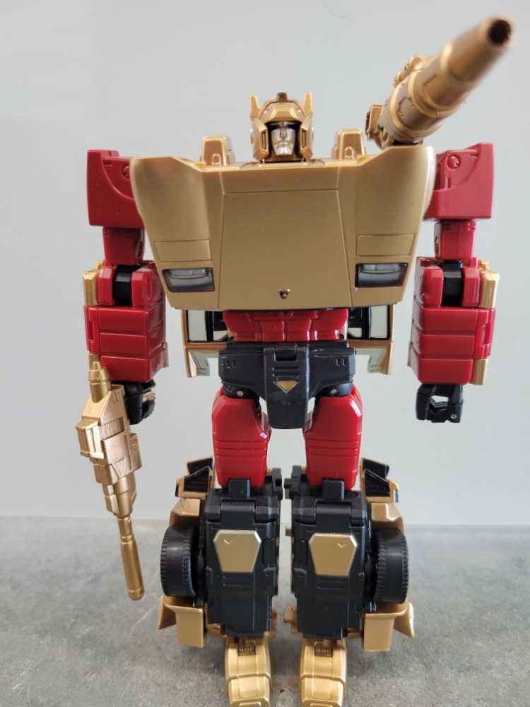 Sideswipe MP-12J Lambor Gold Robot Mode - Unknown (Masterpiece) action figure collectible - Main Image 2