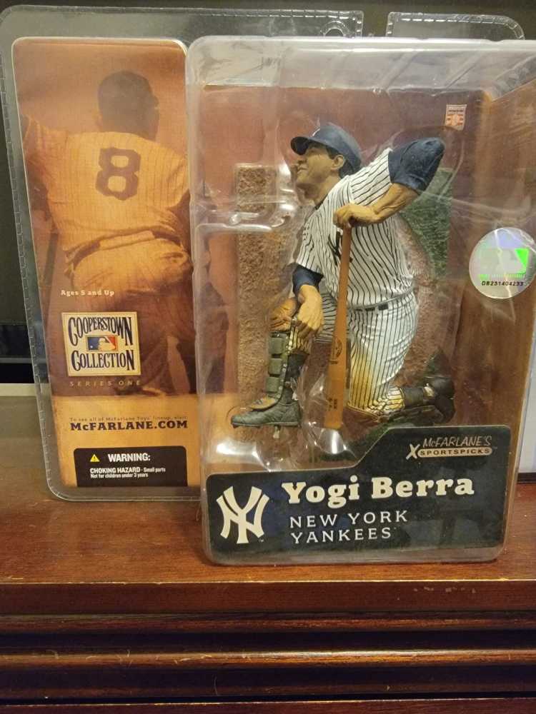 Berra Mcfarlane Yogi Berra Yankees Mlb Cooperstown Series 1  action figure collectible [Barcode 787926723663] - Main Image 2