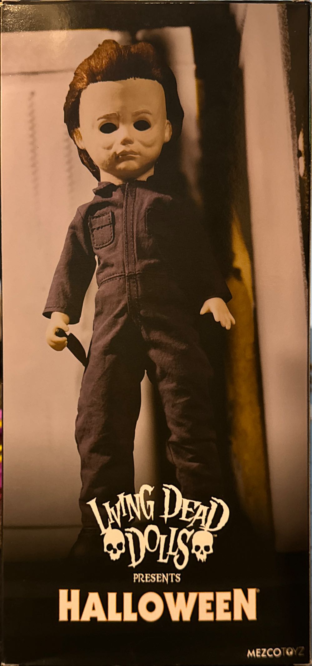 Halloween (Michael Myers) - Mezco Toyz (Halloween) action figure collectible [Barcode 696198991659] - Main Image 2
