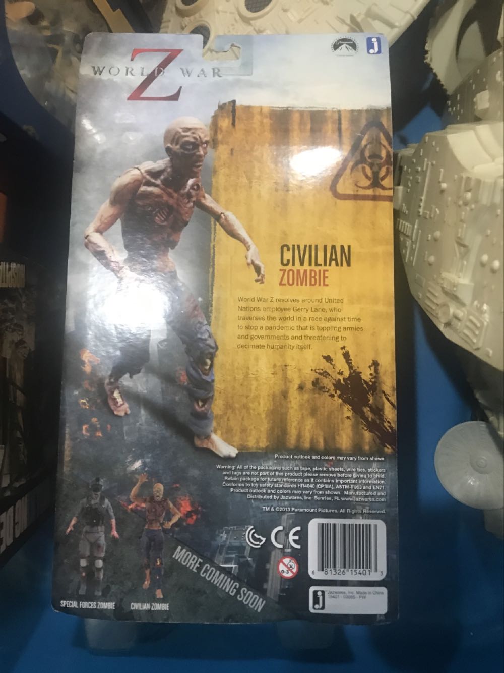 Jazwares World War Z Civilian Zombie Action Figure  action figure collectible [Barcode 681326154013] - Main Image 2