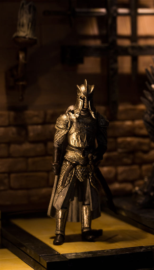 Game Of Thrones: Iron Throne Room Construction Set - McFarland Toys (Game Of Thrones) action figure collectible [Barcode 787926193916] - Main Image 3
