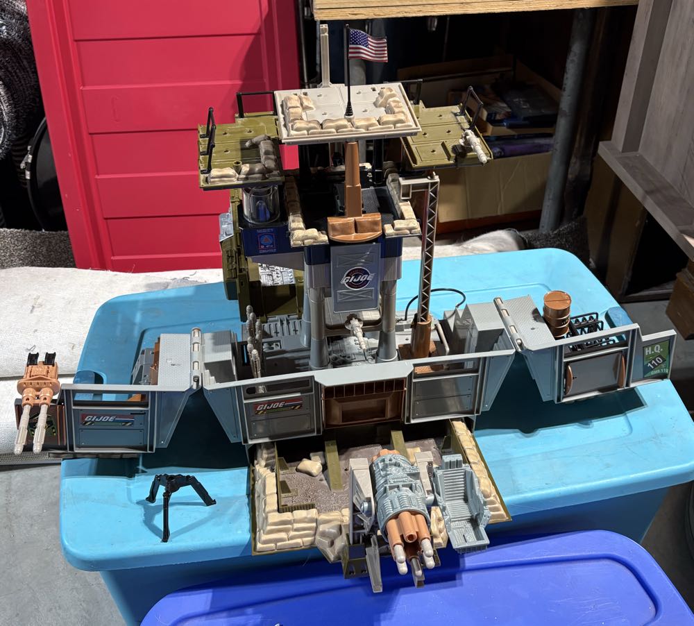 Gi Joe Headquarters - Hasbro (G I Joe Toys R Us Exclusive) action figure collectible [Barcode 076930530764] - Main Image 2