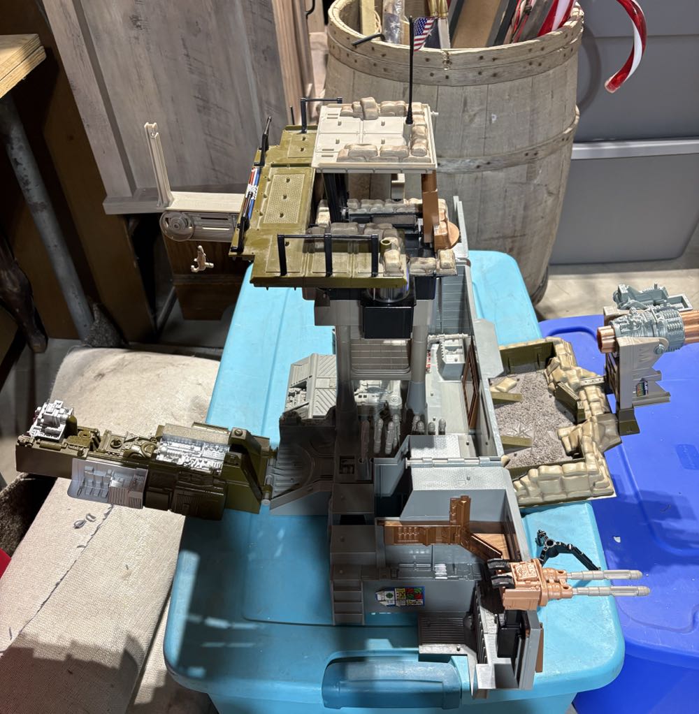 Gi Joe Headquarters - Hasbro (G I Joe Toys R Us Exclusive) action figure collectible [Barcode 076930530764] - Main Image 3