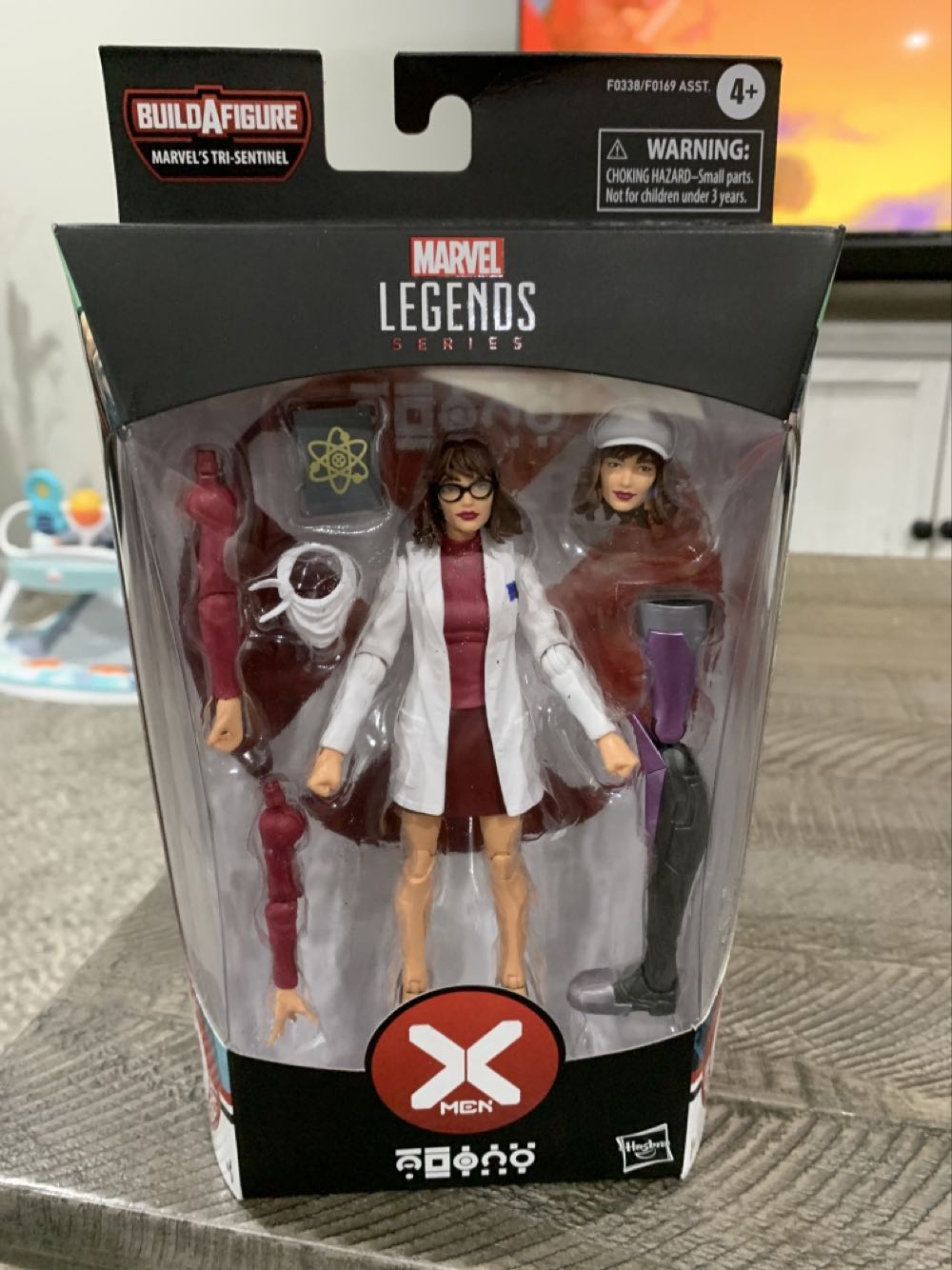 Moira Mactaggert - Hasbro (Tri Sentinel) action figure collectible [Barcode 5010993790531] - Main Image 2