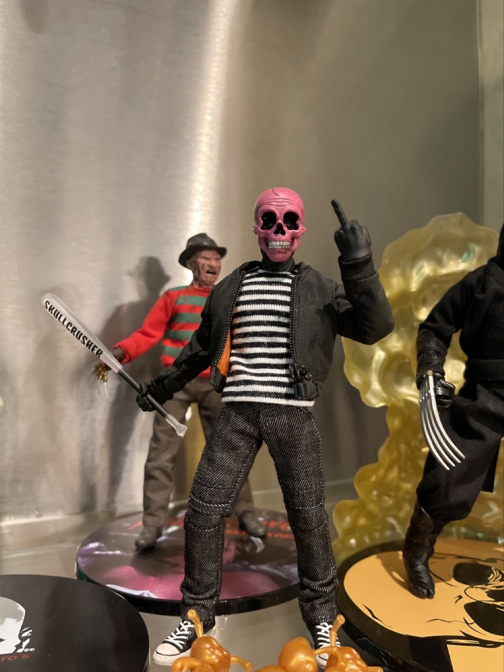 Mezco Rumble Skulls Pink Og - Mezco (Rumble Society) action figure collectible [Barcode 696198120011] - Main Image 2