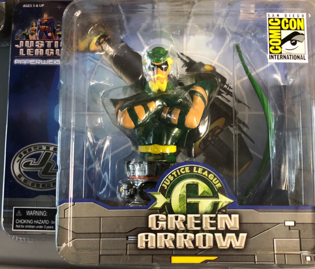 Justice League Paperweights Green Arrow - Monogram International Inc. (Justice League Paperweights) action figure collectible [Barcode 077764444197] - Main Image 1