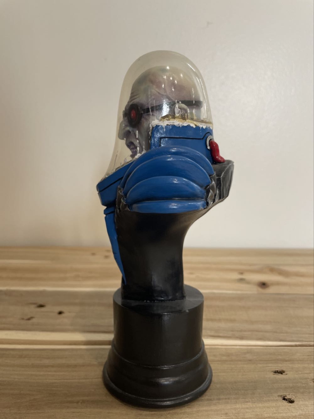 Mister Freeze Custom Bust  (Batman) action figure collectible - Main Image 2