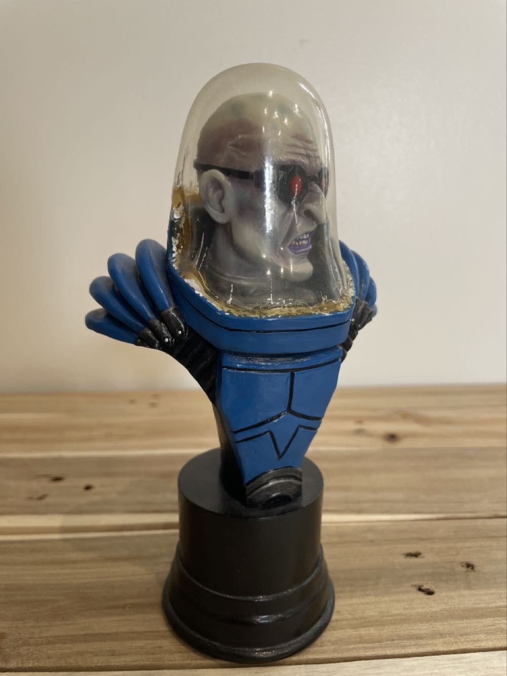 Mister Freeze Custom Bust  (Batman) action figure collectible - Main Image 3