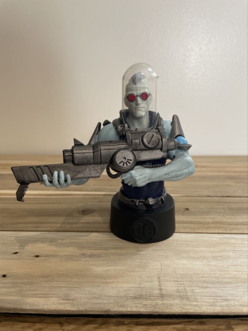 Mister Freeze Bust - eaglemoss action figure collectible - Main Image 1